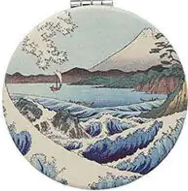 Oglinda compacta. Japon