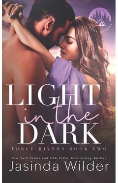 Poza produsului Light in the Dark: A Small Town Grumpy Sunshine Romance - Jasinda Wilder