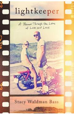 Poza produsului Lightkeeper: A Memoir Through the Lens of Love and Loss - Stacy Waldman Bass