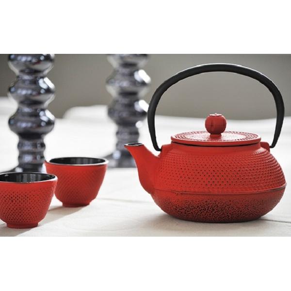 Set ceainic fonta cu 4 cesti si infuzor inox