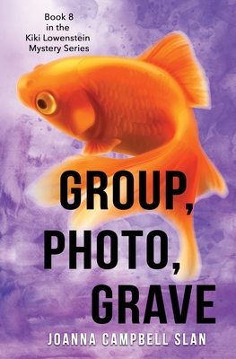 Group, Photo, Grave: Book #8 in the Kiki Lowenstein Mystery Series - Joanna Campbell Slan