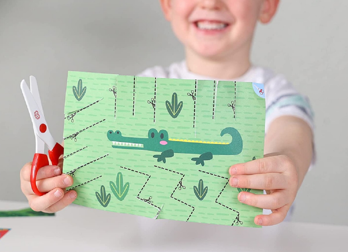 Set creativ: Invat sa folosesc foarfeca pas cu pas