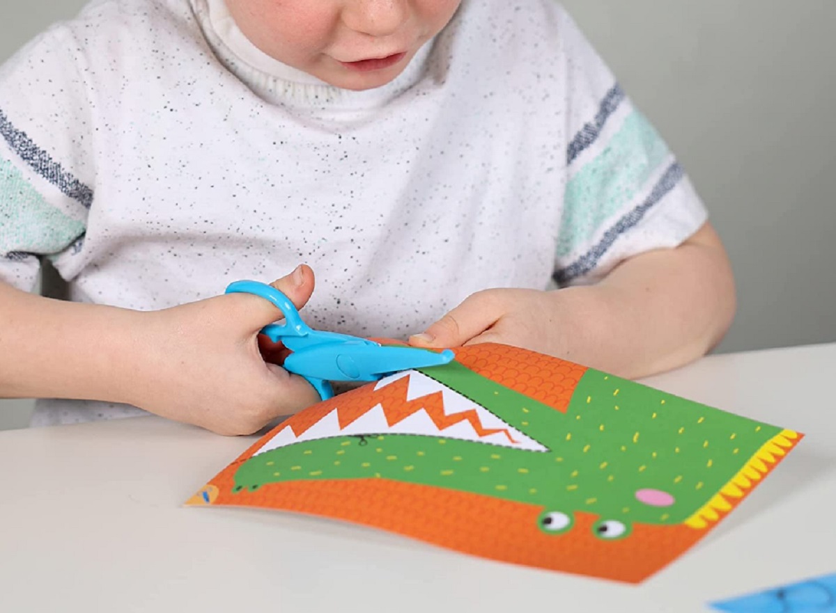 Set creativ: Invat sa folosesc foarfeca pas cu pas