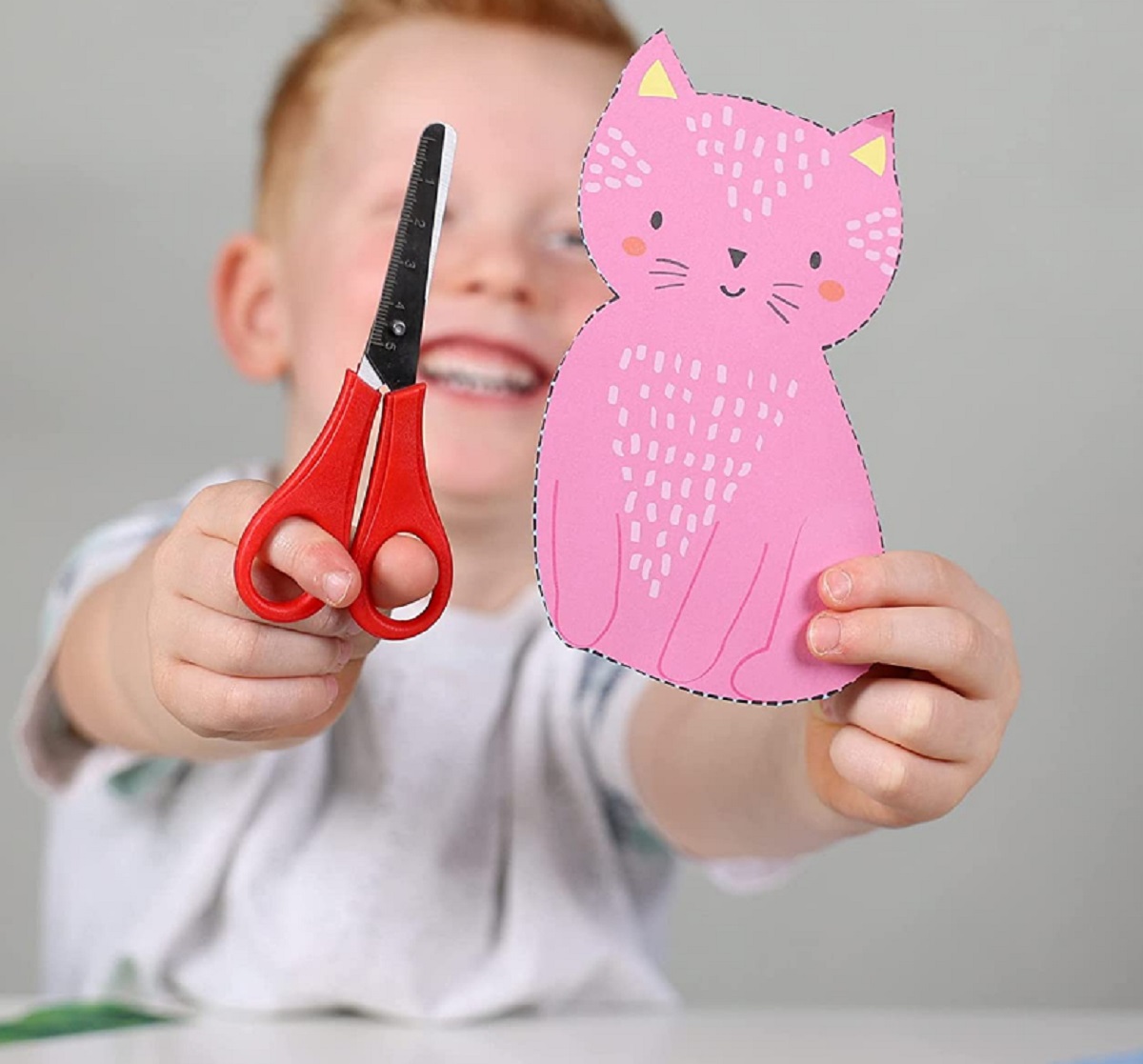 Set creativ: Invat sa folosesc foarfeca pas cu pas