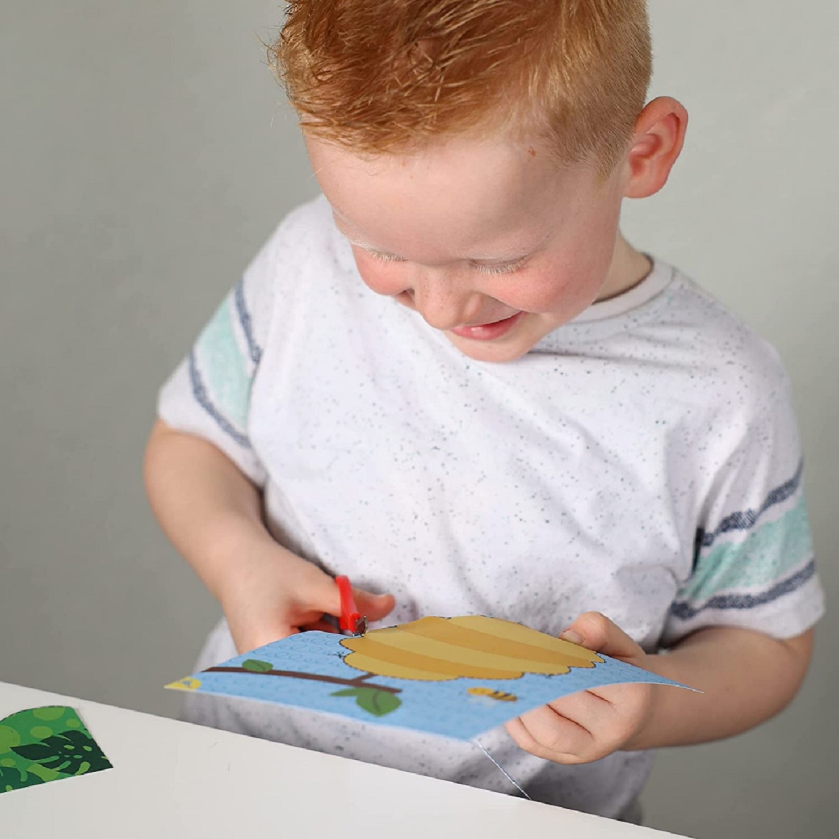 Set creativ: Invat sa folosesc foarfeca pas cu pas