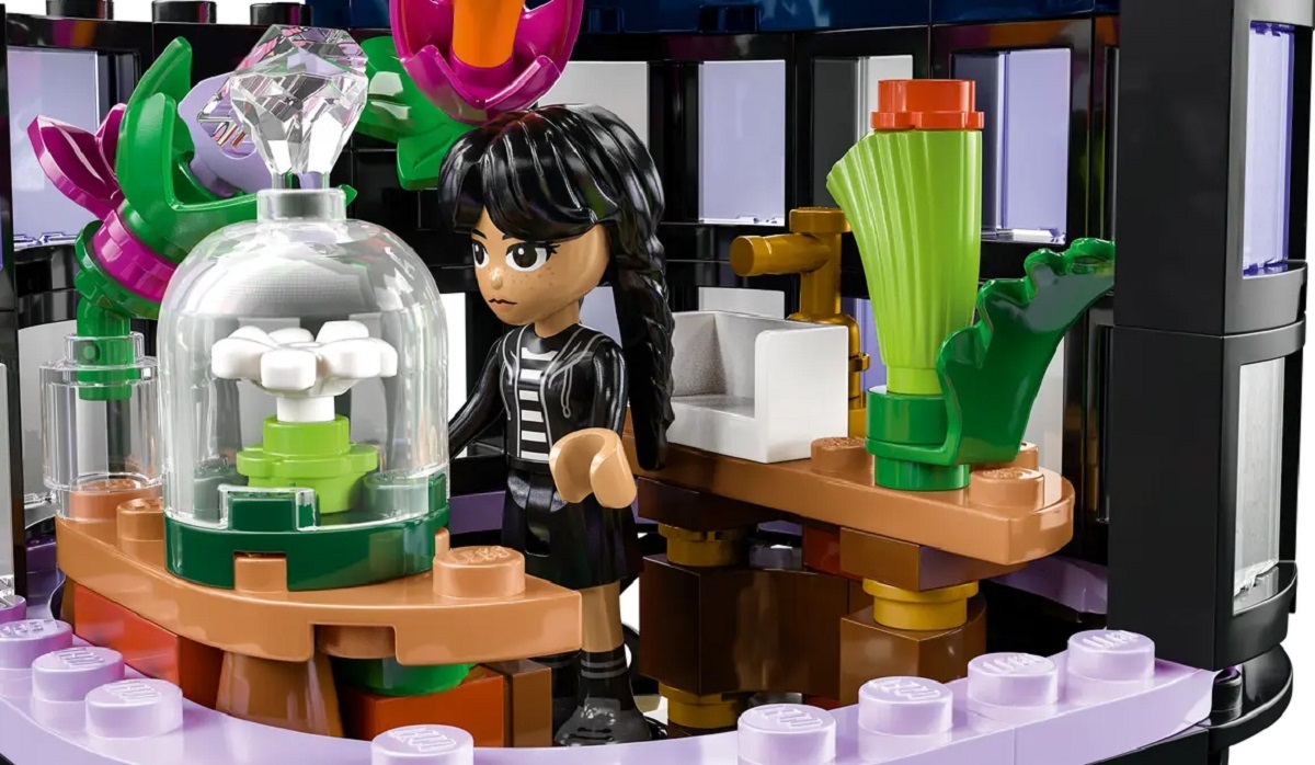 Lego Wednesday: Floare de dalie neagra