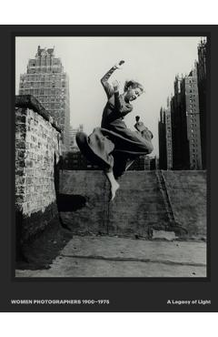Poza produsului Women Photographers 1900-1975: A Legacy of Light - Helen Ennis