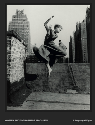 Women Photographers 1900-1975: A Legacy of Light - Helen Ennis