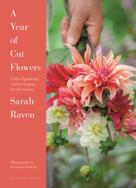 Coperta cărții 'Year of Cut Flowers - Sarah Raven'