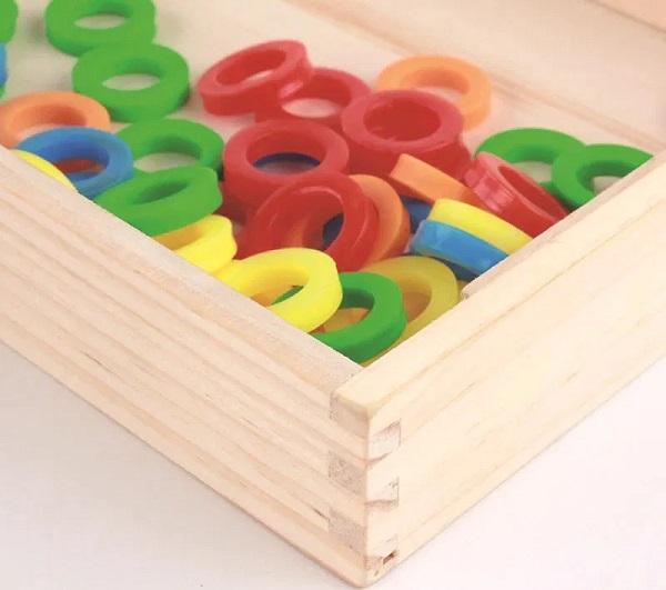 Joc educativ din lemn cu tablita de scris. Donuts number-crunching