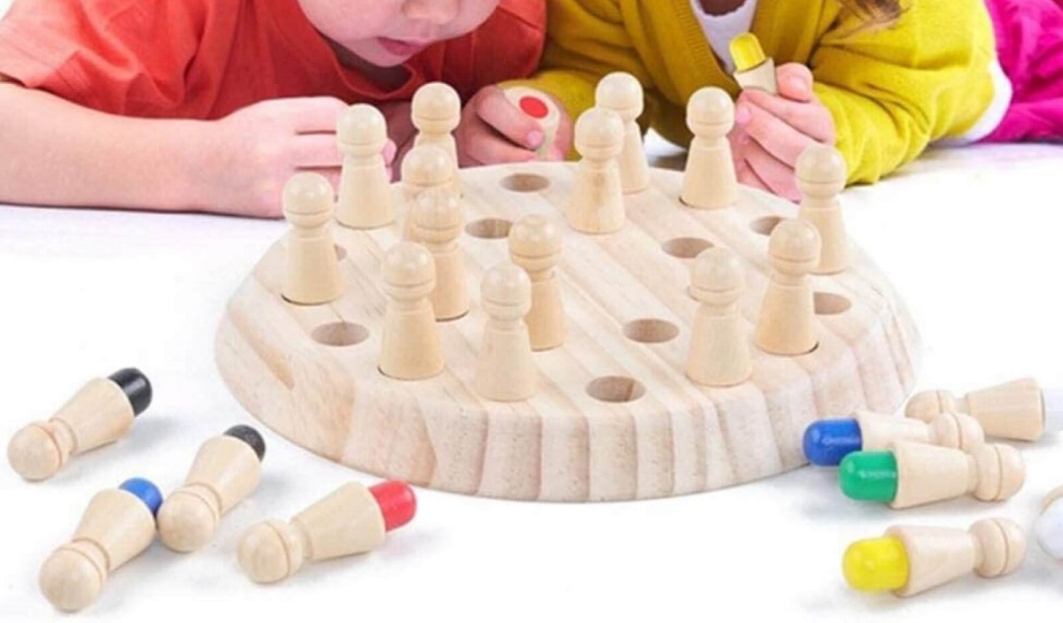 Joc de memorie cu pioni colorati. Memory Chess