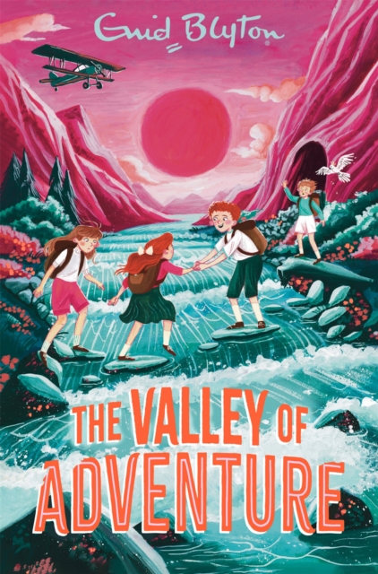 Coperta cărții 'Valley of Adventure - Enid Blyton'