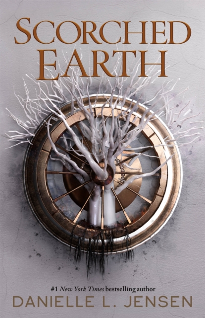 Coperta cărții 'Scorched Earth - Danielle L. Jensen'