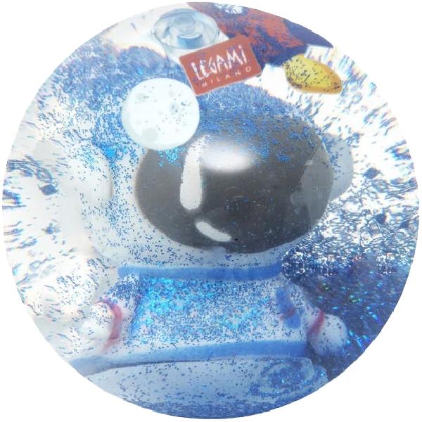 Minge saltareata: Cosmos