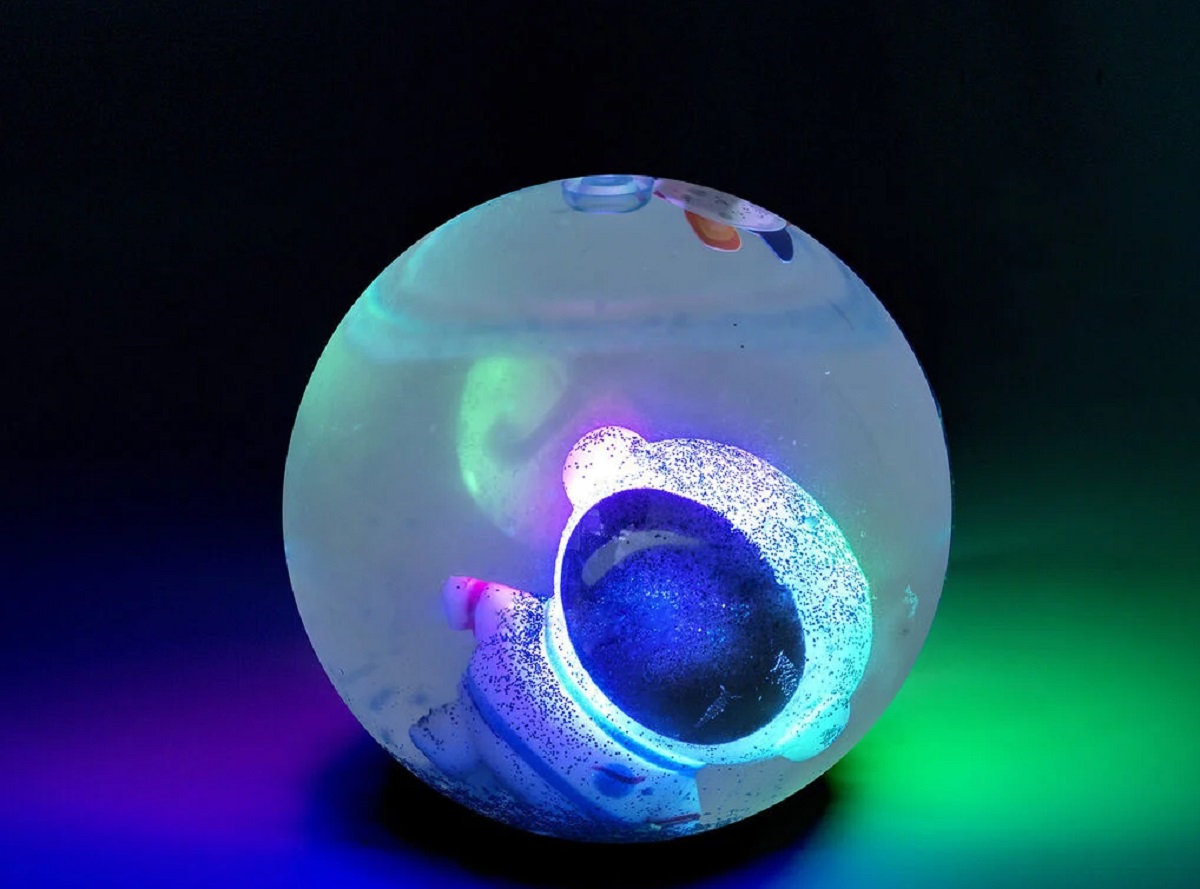 Minge saltareata: Cosmos