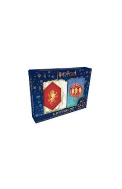 Coperta cărții 'Harry Potter: Gryffindor Tiny Book and Pin Set -'