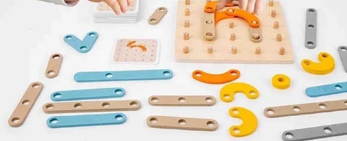 Joc educativ: Creative Board. Geoboard