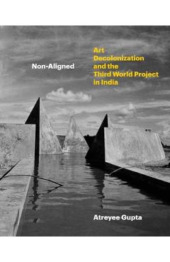 Coperta cărții 'Non-Aligned: Art, Decolonization, and the Third World Project in India - Atreyee Gupta'
