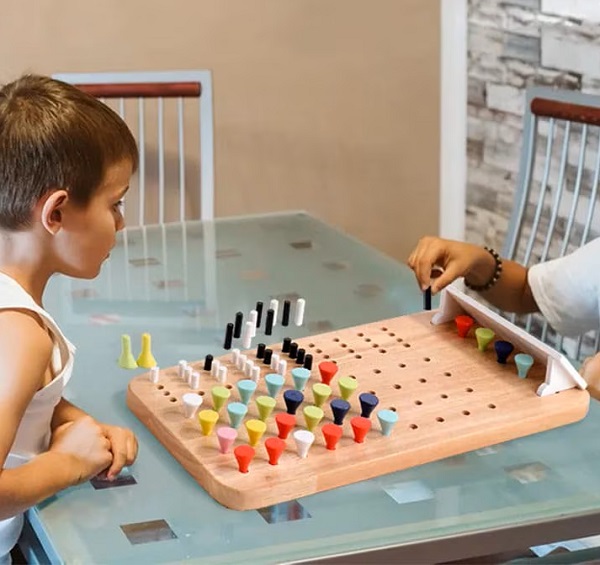 Joc cu pioni colorati: Mastermind