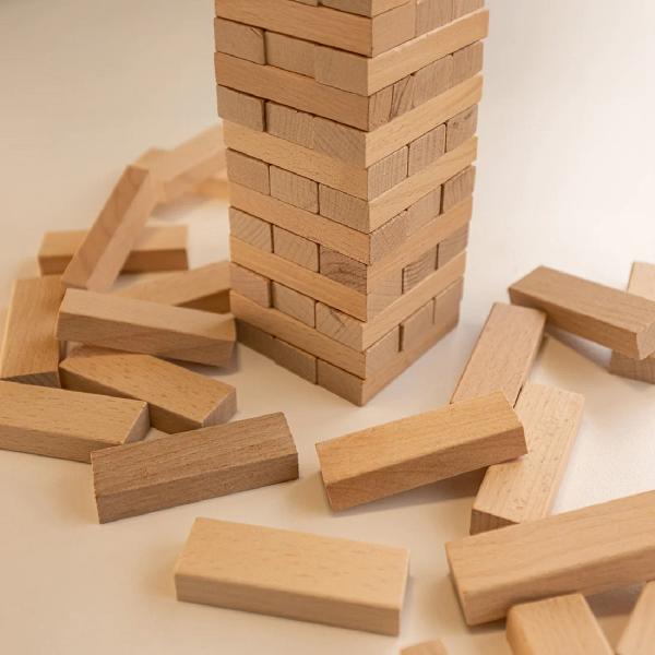Turnul instabil clasic. Piese din lemn