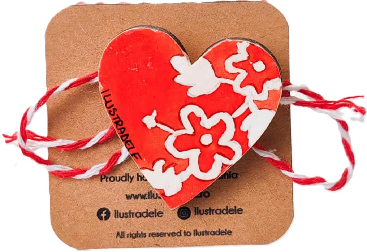 Brosa martisor pictata: Inima