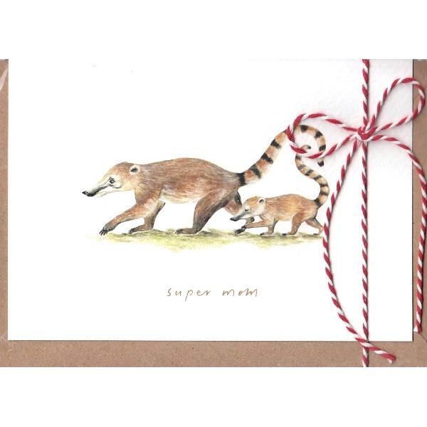 Felicitare: Super Mom Coati. Mai Colorat
