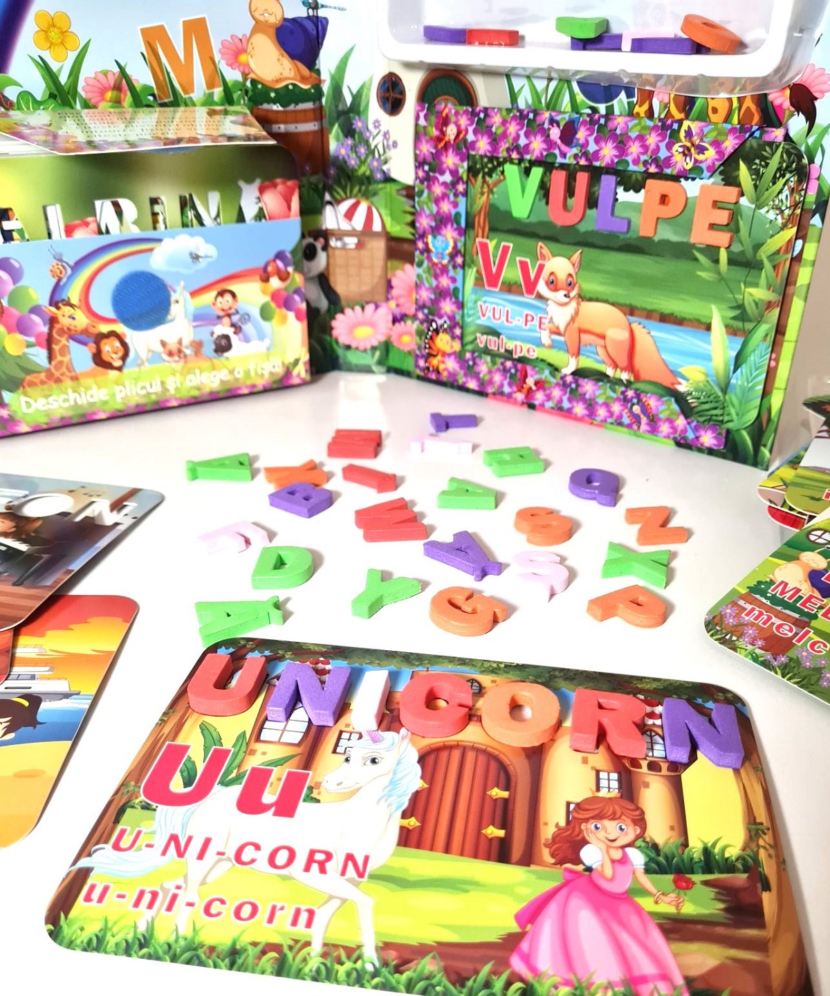 Litere si cuvinte amuzante. Carte-jucarie - Elena-Roxana Peptanus