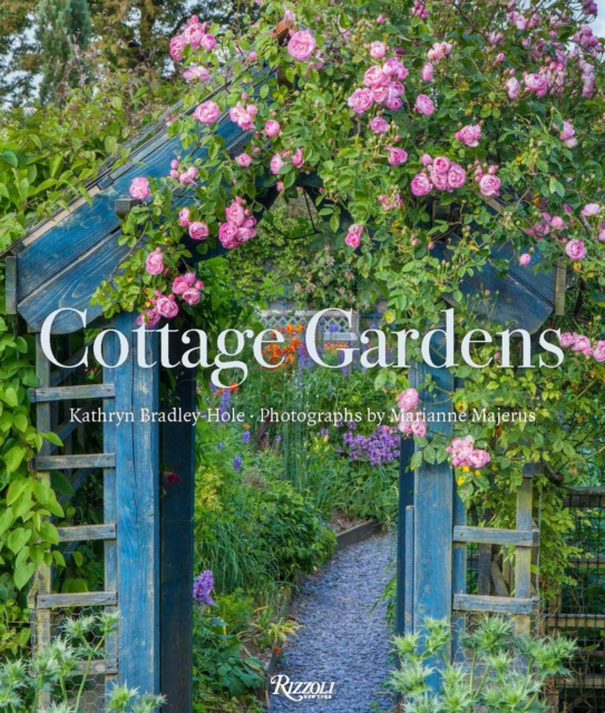 Coperta cărții 'Cottage Gardens: Creating Year-Round Beauty with Flowers, Herbs, Fruits, Edibles, and More - Kathryn Bradley-hole'
