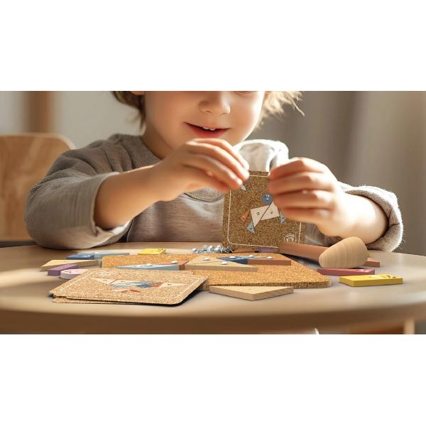 Joc educativ cu ciocanel si panou pluta: Nailing Game