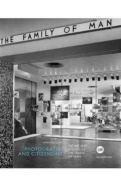 Coperta cărții 'Photography and Citizenship: The Art and Politics of the Family of Man - Shamoon Zamir'