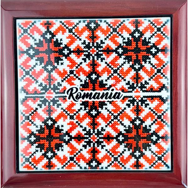 Cutie bijuterii din lemn. Model traditional