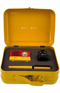 Imaginea produsului 'Set: Stilou + călimară + difuzor în geantă metalică'