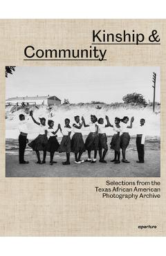 Coperta cărții 'Kinship & Community: Selections from the Texas African American Photography Archive - Nicole R. Fleetwood'