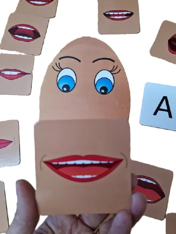 Coperta cărții 'Oul vorbăreț. Palatograme - Laura Hărdălău, Loredana Bejan'