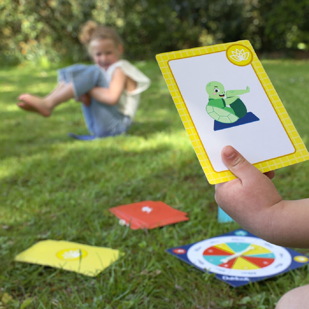 Imaginea produsului 'Joc de petrecere: Yoga cu animale'