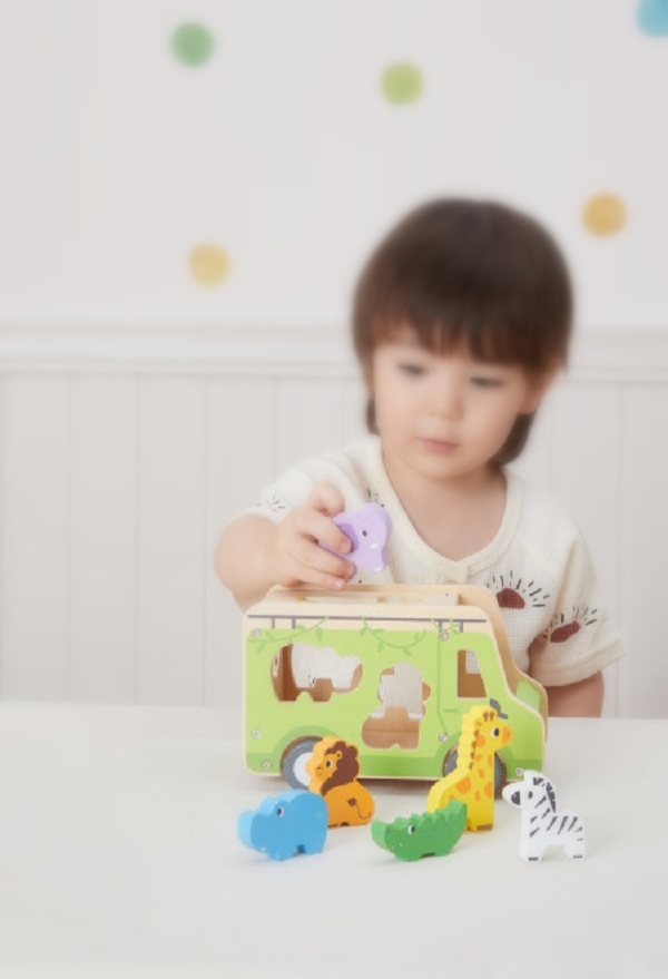 Imaginea produsului 'Joc: Camion sortator. Animale sălbatice'