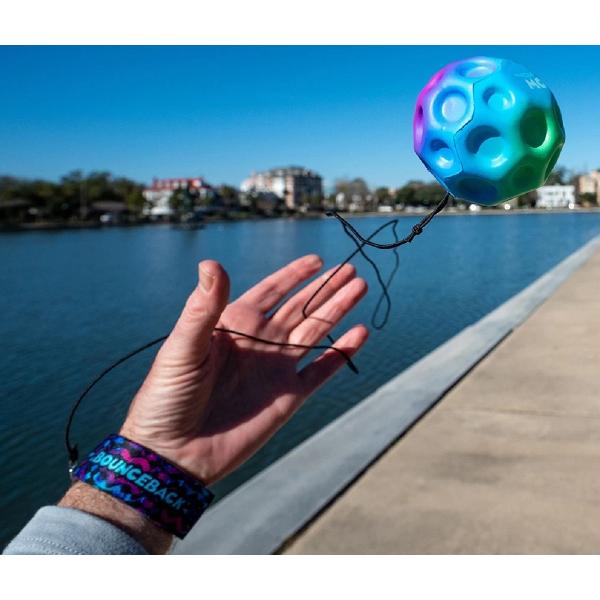 Minge hipersaritoare cu sistem de prindere: Waboba Moon Ball. Multicolor. Model 2