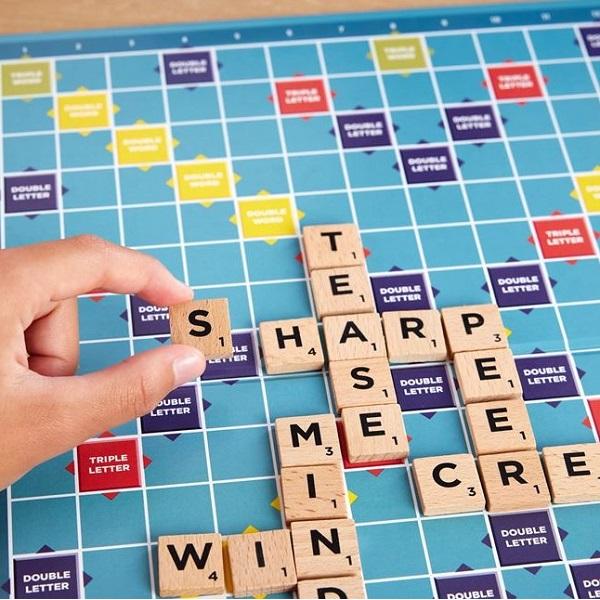 Joc de societate: Scrabble 2 in 1