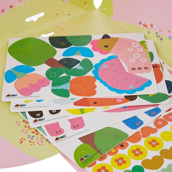 Joc creativ Stick 'N' Play cu scene 3D si stickere repozitionabile: Gradina secreta