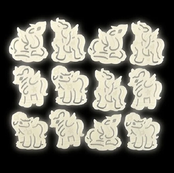 Imaginea produsului 'Decorațiuni de perete fosforescente: Unicorni'