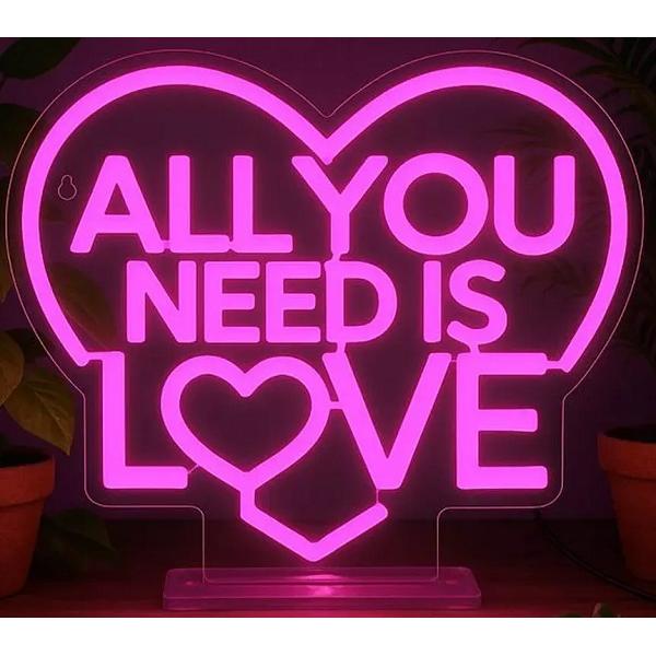 Lampa LED: All you need is love