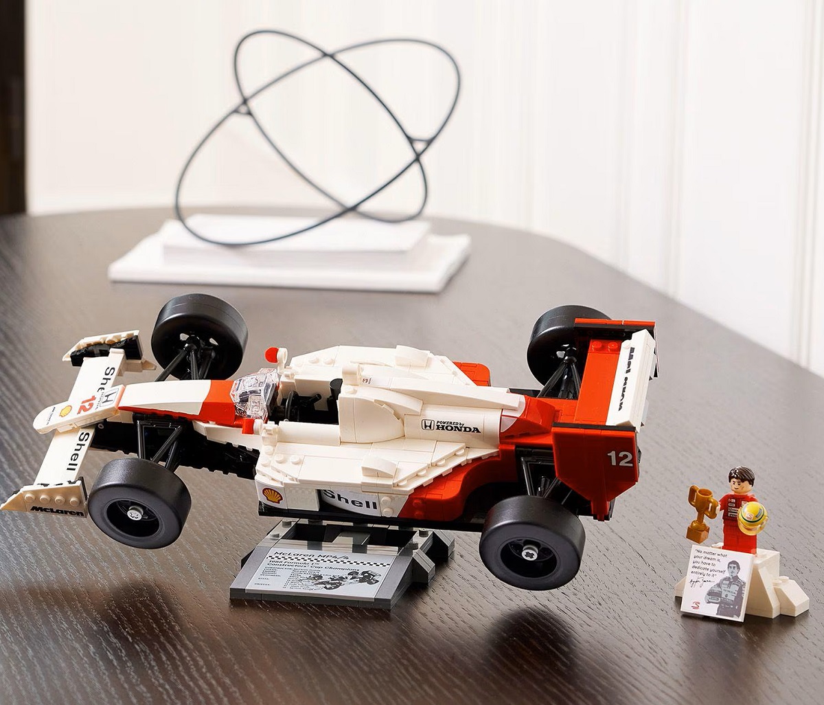 Imaginea produsului 'Lego Icons. McLaren MP4/4 și Ayrton Senna'