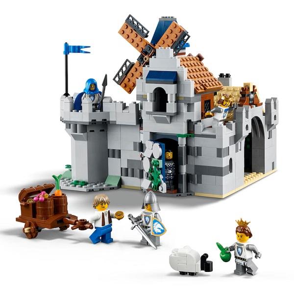 Lego Creator. Castel medieval cu cai si cavaleri