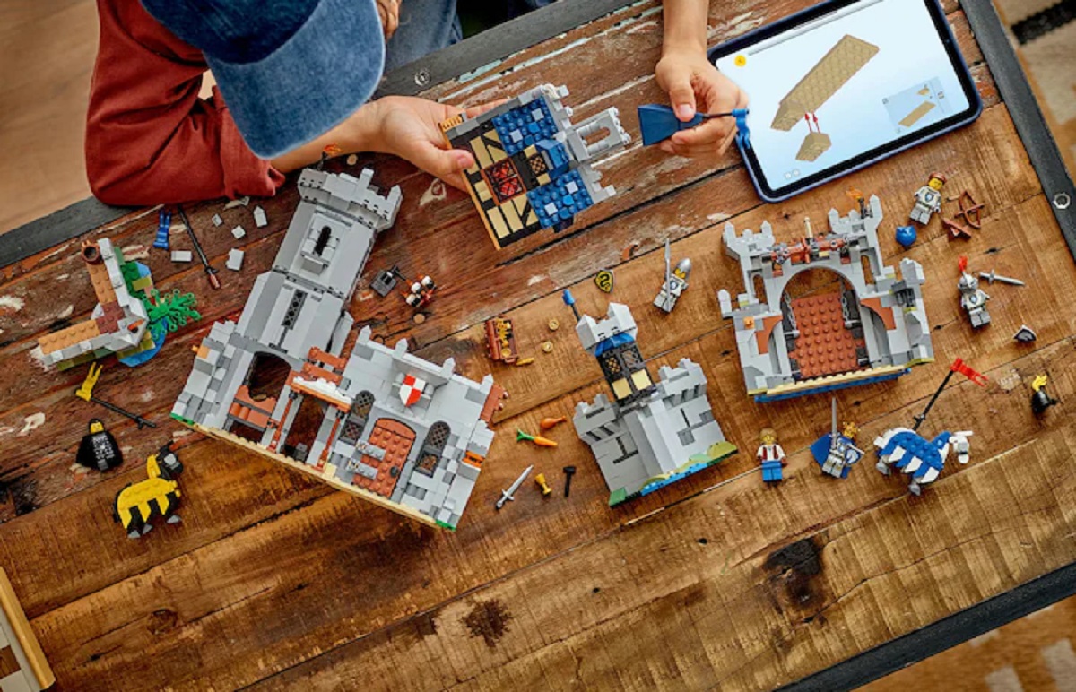 Imaginea produsului 'Lego Creator. Castel medieval cu cai și cavaleri'