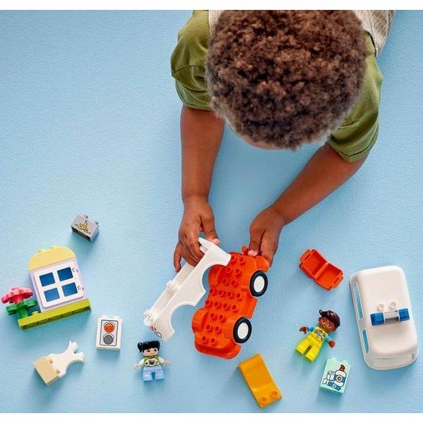 Lego Duplo: Ambulanta si sofer