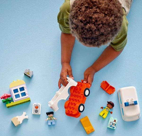 Imaginea produsului 'Lego Duplo: Ambulanță și șofer'
