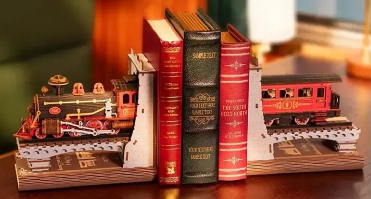 Imaginea produsului 'Puzzle 3D DIY Book Nook and Wonderland: Century Train'