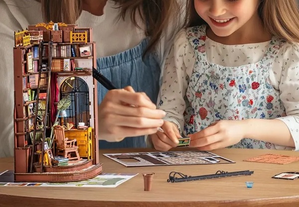 Imaginea produsului 'Puzzle 3D DIY Book Nook and Wonderland: Silent Corner Study'
