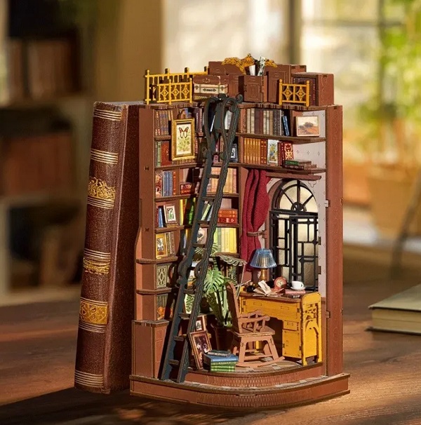 Imaginea produsului 'Puzzle 3D DIY Book Nook and Wonderland: Silent Corner Study'