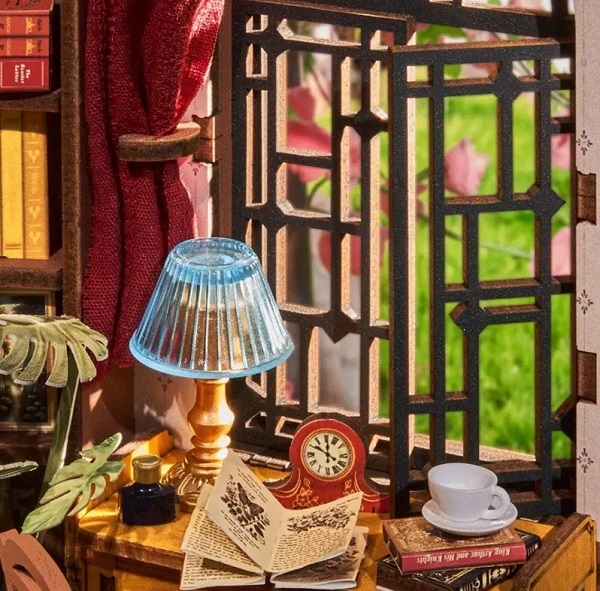 Imaginea produsului 'Puzzle 3D DIY Book Nook and Wonderland: Silent Corner Study'